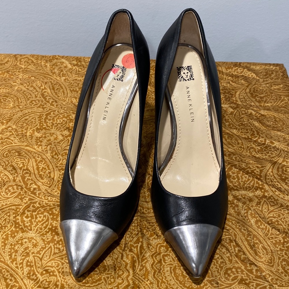 Anne Klein black pumps. Gently worn.